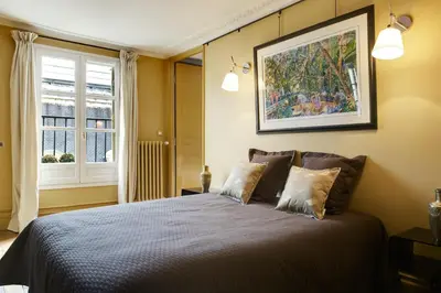 Un ou plusieurs lits dans un hébergement de l'établissement Paris Louvre Elegant residence