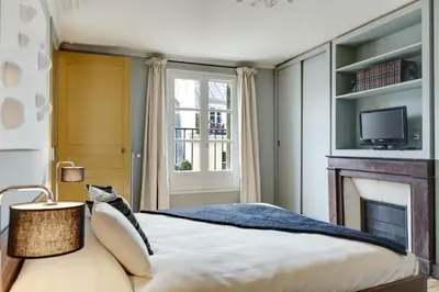 Un ou plusieurs lits dans un hébergement de l'établissement Paris Louvre Elegant residence