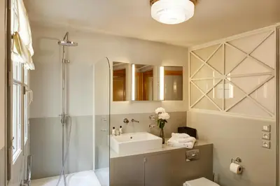 Salle de bains dans l'établissement Paris Louvre Elegant residence