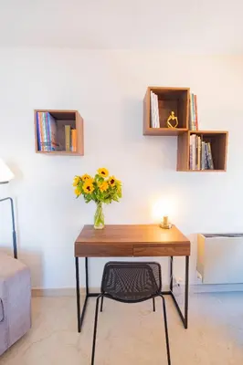 Bibliothèque dans l'appartement