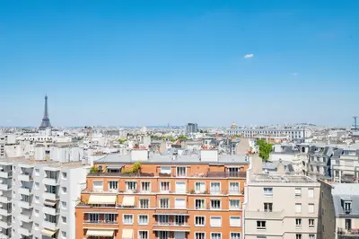 Vue générale sur Paris ou vue de la ville depuis l'appartement