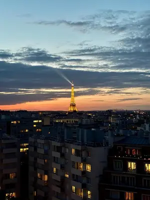 Vue générale sur Paris ou vue de la ville depuis l'appartement