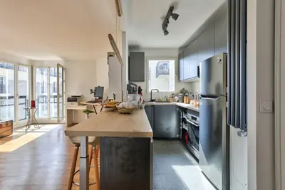 Cuisine ou kitchenette dans l'établissement Bel appart lumineux et cosy