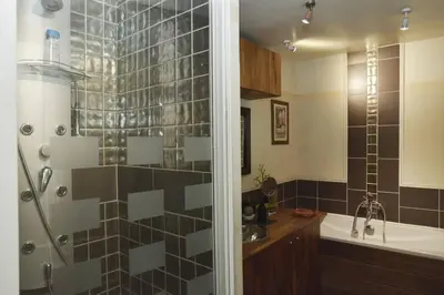 Salle de bains dans l'établissement Le Reflet du Temps