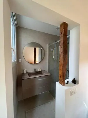 Salle de bains dans l'établissement Au coeur de Montmartre