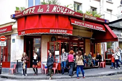 Clients de l'établissement Au coeur de Montmartre