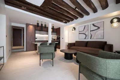 Coin salon dans l'établissement Luxury and charm in heart of Place des Vosges