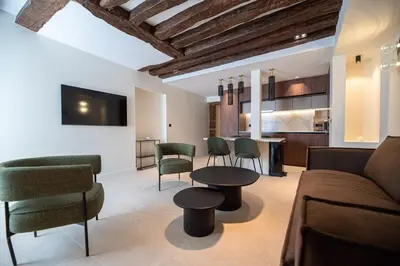 Coin salon dans l'établissement Luxury and charm in heart of Place des Vosges