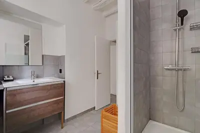 Salle de bains dans l'établissement Pick A Flat's Apartment in Saint-Germain des Prés - Rue Princesse