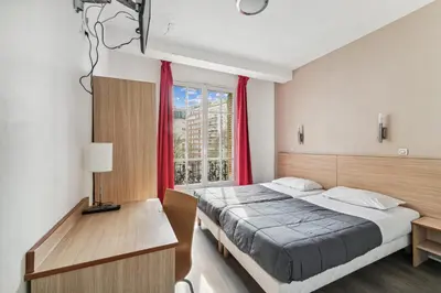 Un ou plusieurs lits dans un hébergement de l'établissement Hotel Tolbiac