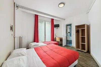 Un ou plusieurs lits dans un hébergement de l'établissement Hotel Tolbiac