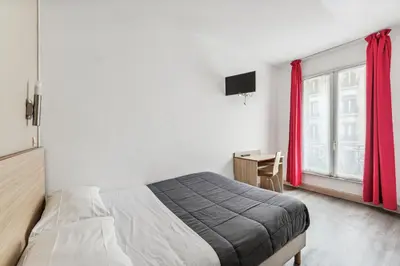 Un ou plusieurs lits dans un hébergement de l'établissement Hotel Tolbiac