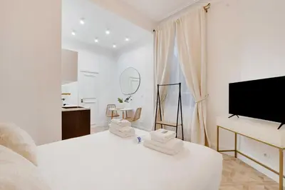 Télévision ou salle de divertissement dans l'établissement Elegant studio - 2P - Auteuil Bois de Boulogne