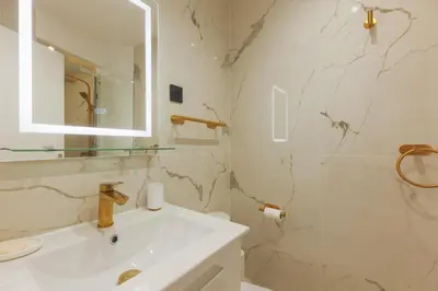 Salle de bains dans l'établissement Appartement entier, 2 chambres