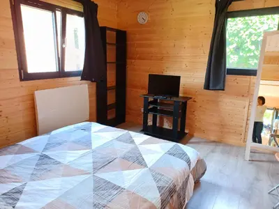 Télévision ou salle de divertissement dans l'établissement New modern 80 m2 house, peaceful haven, 10' from RER B