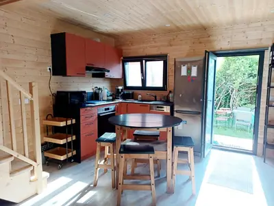Cuisine ou kitchenette dans l'établissement New modern 80 m2 house, peaceful haven, 10' from RER B
