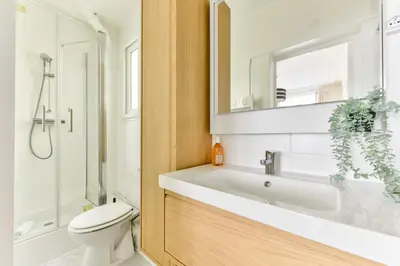 Salle de bains dans l'établissement Quiet & Refurbished 1BR Parisian Retreat-Paris 16