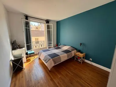 Un ou plusieurs lits dans un hébergement de l'établissement Superbe appartement Haussmanien à 4min de St Lazare et la Défense