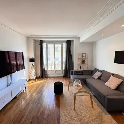 Superbe appartement Haussmanien à 4min de St Lazare et la Défense