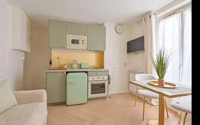 Cuisine ou kitchenette dans l'établissement Chez Lucette Studio 17e Paris