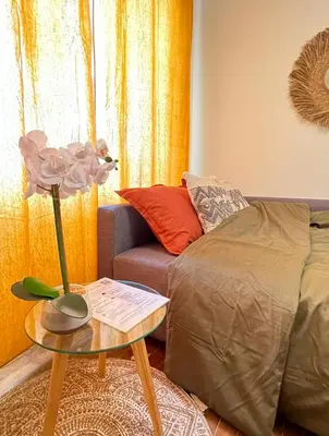 Un ou plusieurs lits dans un hébergement de l'établissement PARIS-MONTROUGE Magnifique Studio Appartement de 35m2 - très cosy pour 1 à 6 personnes refait à neuf - ENTIRE APARTMENT LUXURIOUS AND WARM - Montrouge Paris 14ème - Proche Aéroport Orly & Parc Expositions Porte de Versailles FREE WIFI GRATUIT