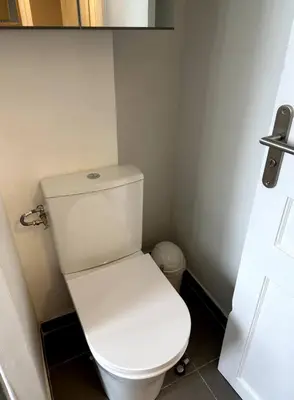Salle de bains dans l'établissement PARIS-MONTROUGE Magnifique Studio Appartement de 35m2 - très cosy pour 1 à 6 personnes refait à neuf - ENTIRE APARTMENT LUXURIOUS AND WARM - Montrouge Paris 14ème - Proche Aéroport Orly & Parc Expositions Porte de Versailles FREE WIFI GRATUIT