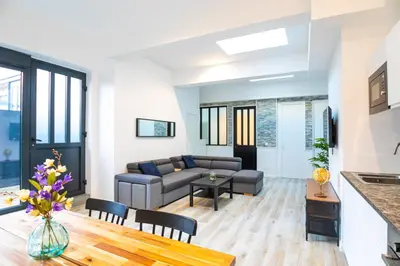 Coin salon dans l'établissement Best 8 Personnes Montrouge