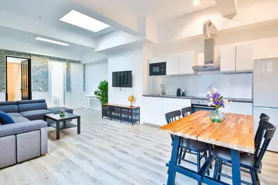 Cuisine ou kitchenette dans l'établissement Best 8 Personnes Montrouge