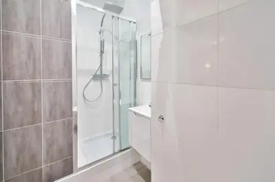 Salle de bains dans l'établissement Best 8 Personnes Montrouge
