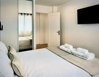 Un ou plusieurs lits dans un hébergement de l'établissement Cocoon 6p, Terrace with Eiffel Tower & Seine View