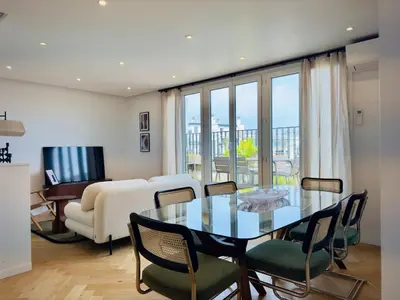 Un ou plusieurs lits dans un hébergement de l'établissement Cocoon 6p, Terrace with Eiffel Tower & Seine View