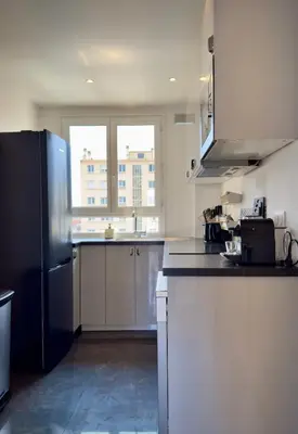 Cuisine ou kitchenette dans l'établissement Cocoon 6p, Terrace with Eiffel Tower & Seine View