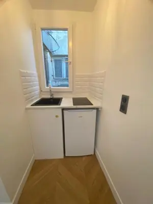 Cuisine ou kitchenette dans l'établissement Studio cosy près de l'Opéra avec lumière naturelle
