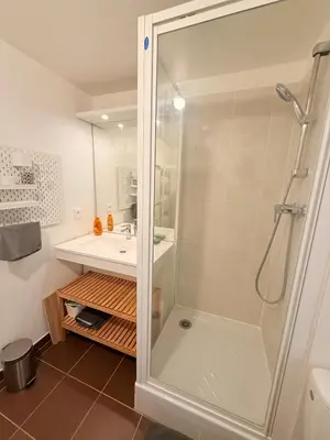 Salle de bains dans l'établissement Quiet and bright Studio in Paris