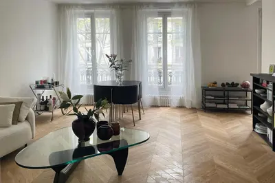 Coin salon dans l'établissement Spacious apartment with WiFi in the heart of Paris