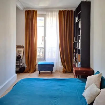 Un ou plusieurs lits dans un hébergement de l'établissement Spacious apartment with WiFi in the heart of Paris