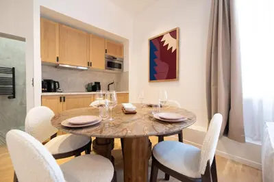 Cuisine ou kitchenette dans l'établissement Chic Flat in Paris Center