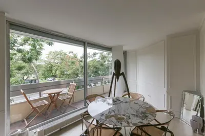 Balcon ou terrasse dans l'établissement Bright apartment in Paris with balcony