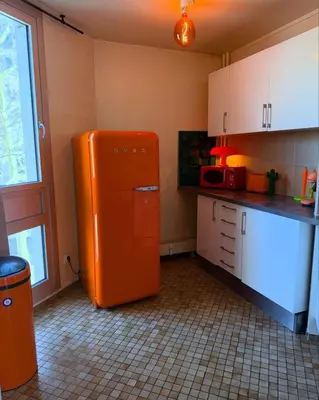 Cuisine ou kitchenette dans l'établissement Bright apartment in Paris with balcony