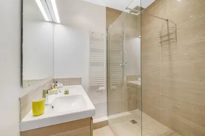 Salle de bains dans l'établissement Charming apartment near Eiffel Tower 2BR II