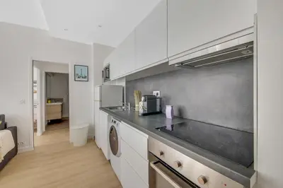 Cuisine ou kitchenette dans l'établissement Charming apartment near Eiffel Tower 2BR II