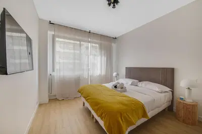 Un ou plusieurs lits dans un hébergement de l'établissement Charming apartment near Eiffel Tower 2BR II
