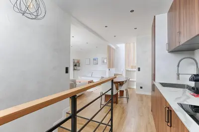 Cuisine ou kitchenette dans l'établissement Maison de charme au coeur de Batignolles