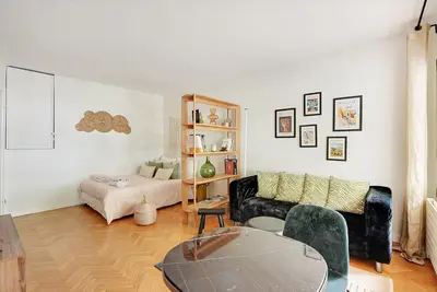 Coin salon dans l'établissement Charmant studio au cœur de Levallois-Perret