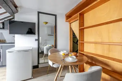 Cuisine ou kitchenette dans l'établissement Studio cosy pour 2 au cœur de Paris