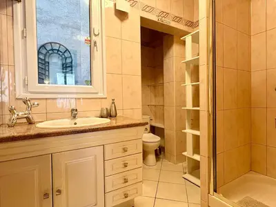 Salle de bains dans l'établissement Appartement Central St Germain