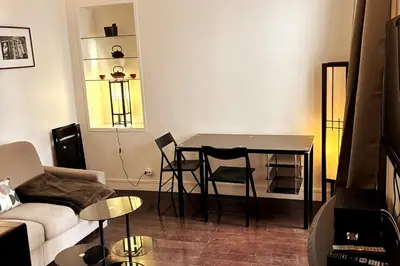 Coin salon dans l'établissement Pleasant apt wagram neighborhood