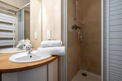 Salle de bains dans l'établissement Appartement de la Tour - Welkeys