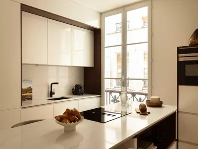 Cuisine ou kitchenette dans l'établissement Elegant apartment - 2BR- 6P- Gare Saint Lazare, cleaning included