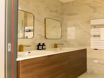 Salle de bains dans l'établissement Elegant apartment - 2BR- 6P- Gare Saint Lazare, cleaning included
